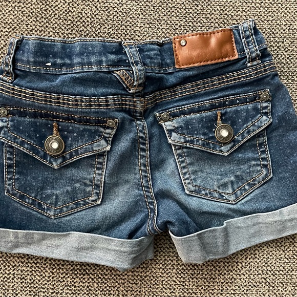 Girls Vigors Shorts - Picture 2 of 2